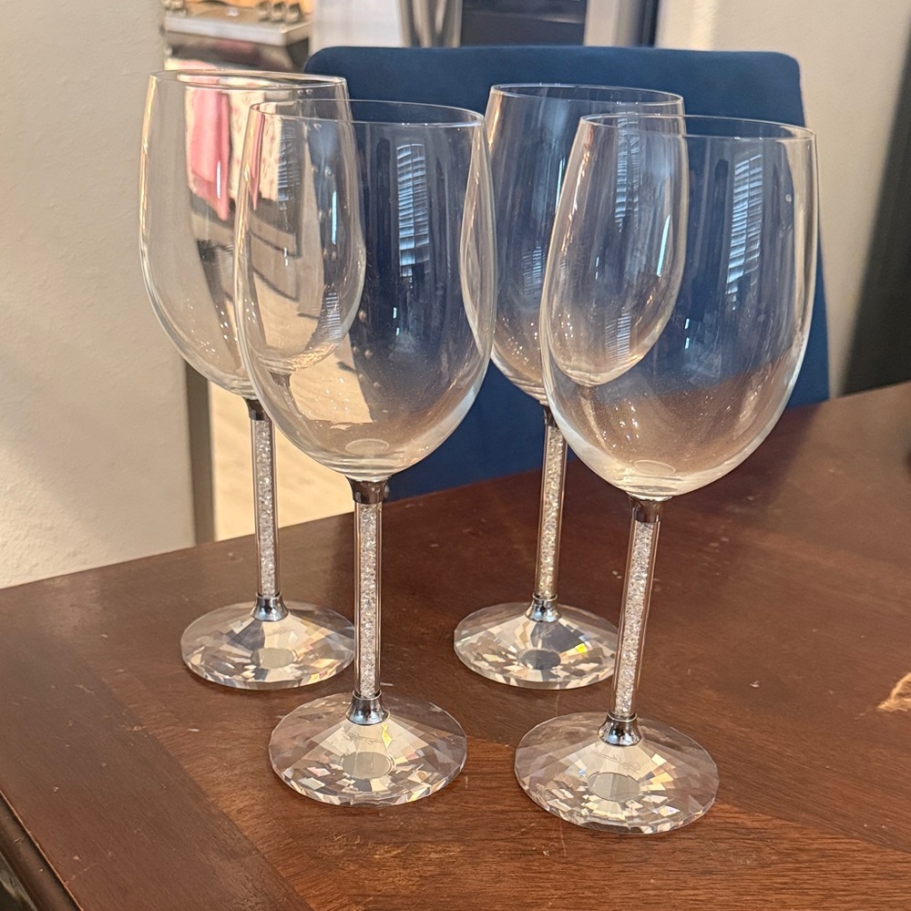 Oleg Cassini Elegant Clear Wine Glass Set